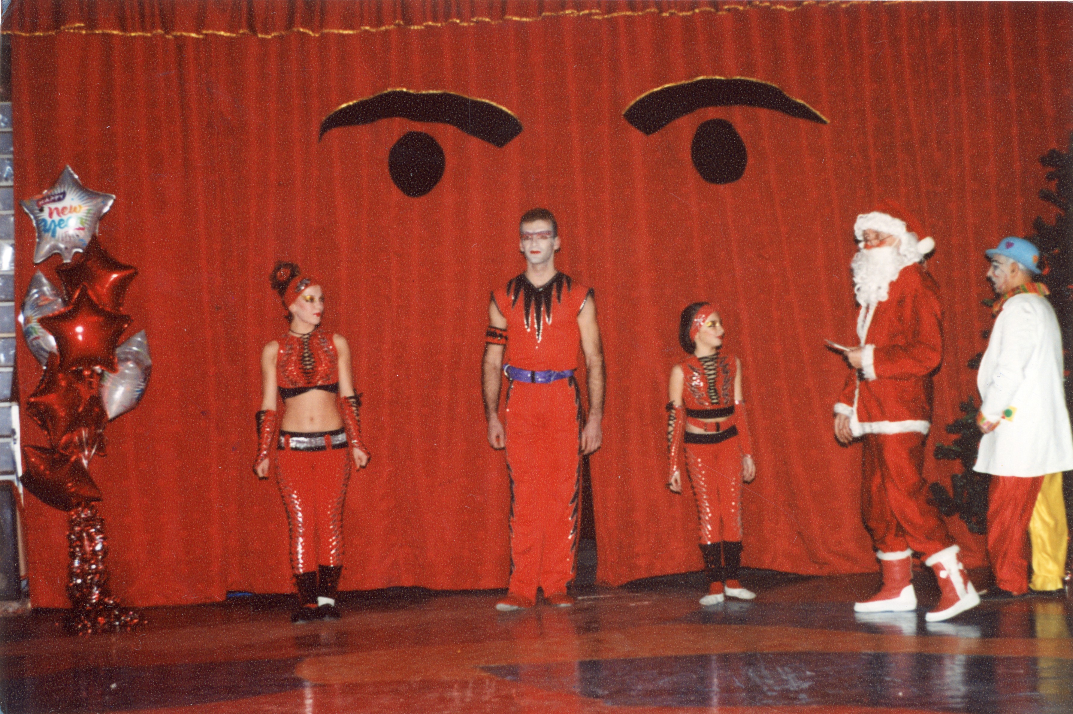 Fotografi me zhvillime politike e shoqërore pas viteve 1990.