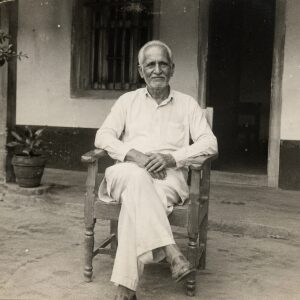 01_old_man_on_porch