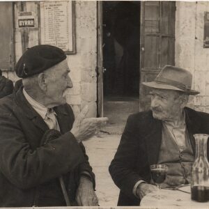 04_family_at_old_home